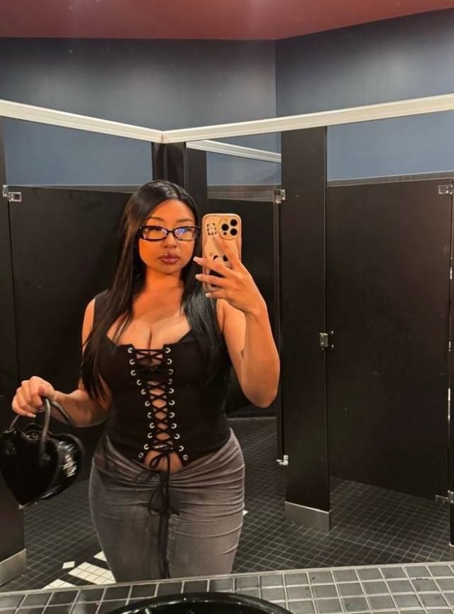 I'm Anna,I'm available for meetup fun add me on Snapchat @xxl_3010 or Text me 8502424354 on telegram @tianaex and on Twitter( - Image 2